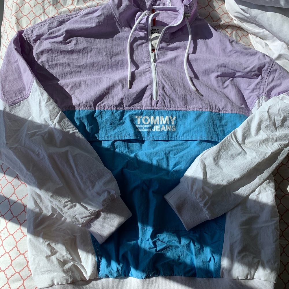 Gorgeous women’s Tommy Hilfiger jacket⚡️⚡️
